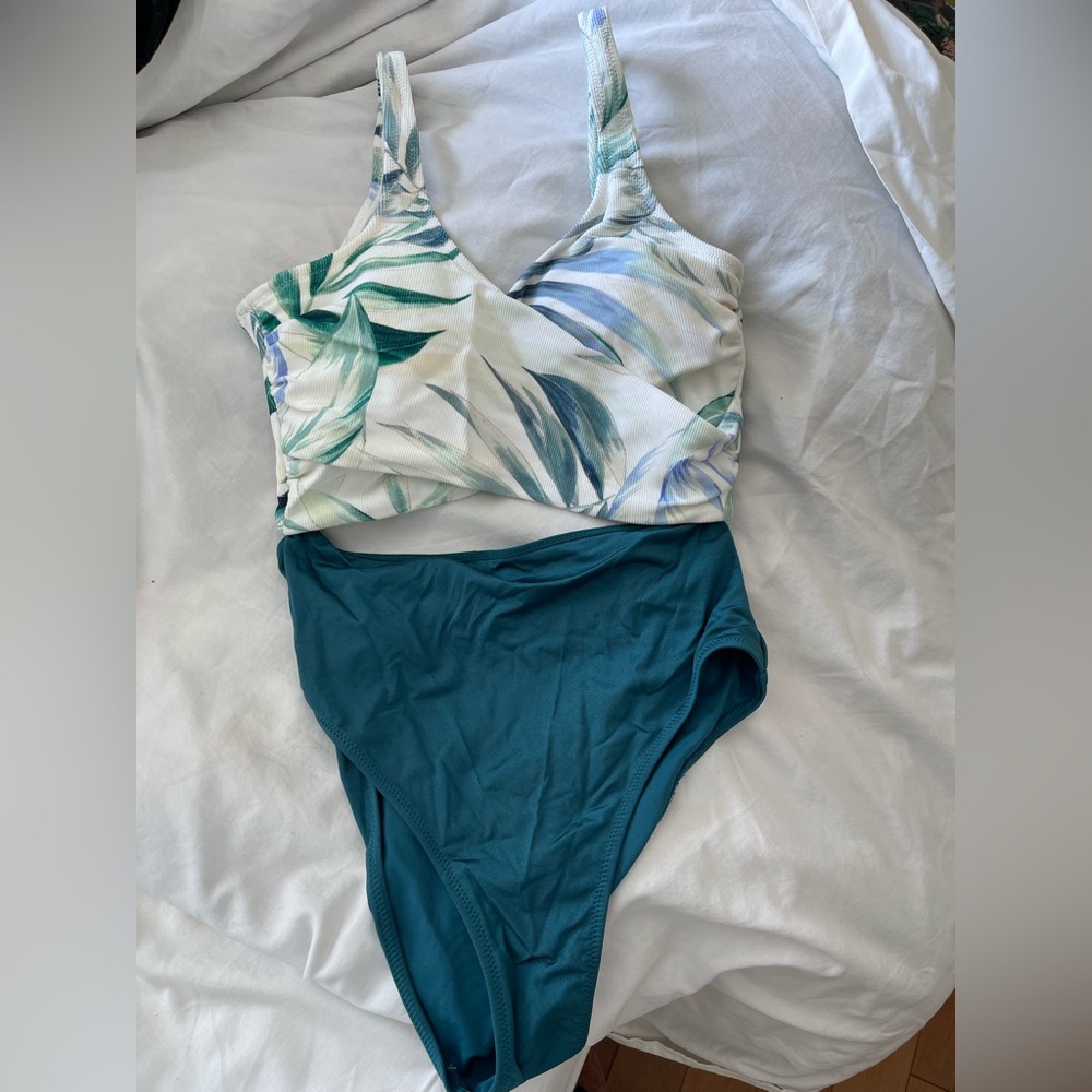 Everyday sunday swimsuit size 6